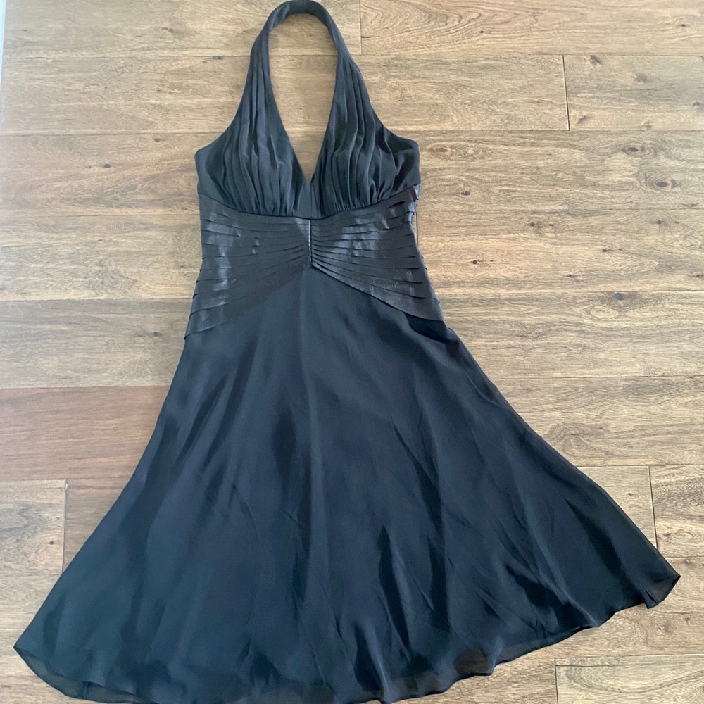 🌹🌹so flattering black dress 👗